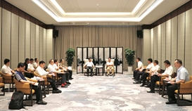 楚雄州委副書(shū)記、州長(zhǎng)張文旺到集團(tuán)洽談交流